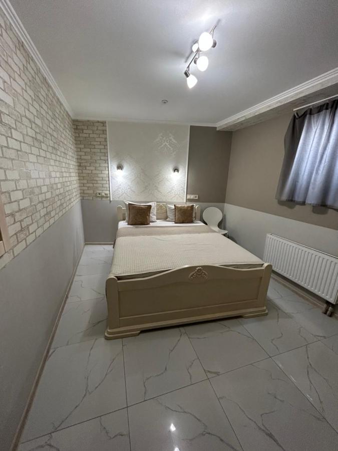 Budget Family Hotel Lviv Extérieur photo